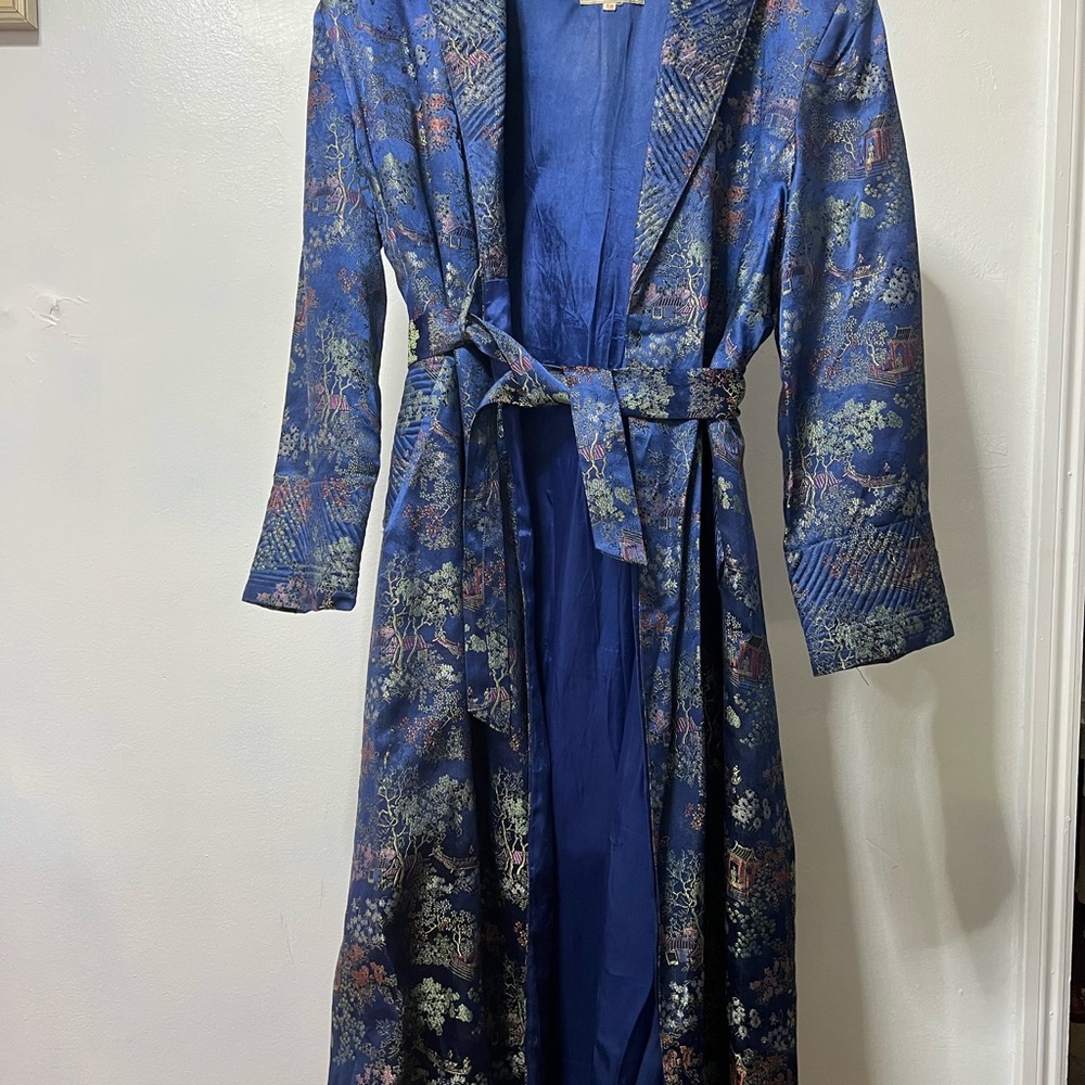 Luxurious Blue Floral Women's/Mens Vintage Robe good condition